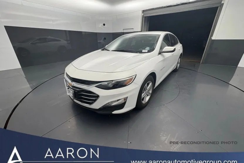2024 Chevrolet Malibu 1LT photo 1
