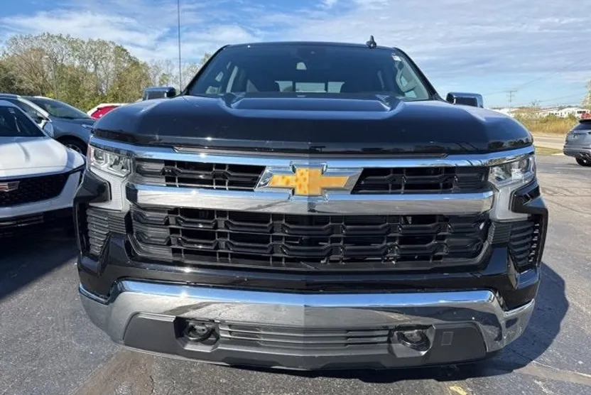 2024 Chevrolet Silverado 1500 LT photo 1