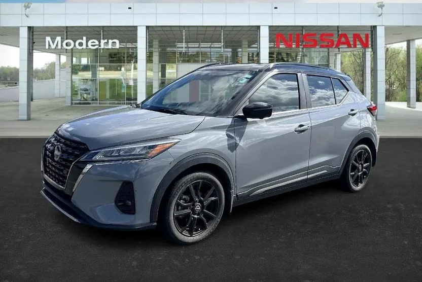 2022 Nissan Kicks SR photo 1