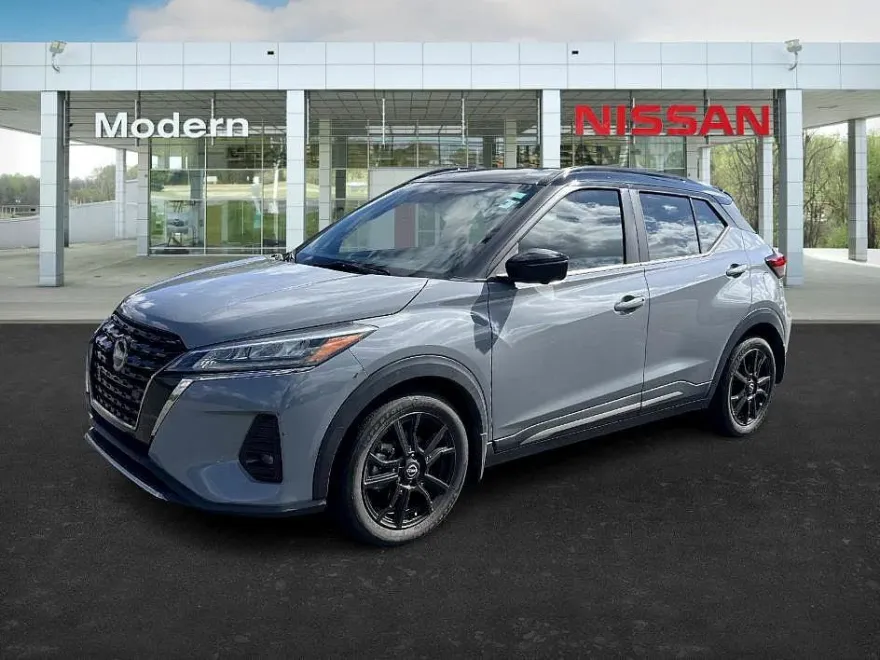 2022 Nissan Kicks SR photo 1