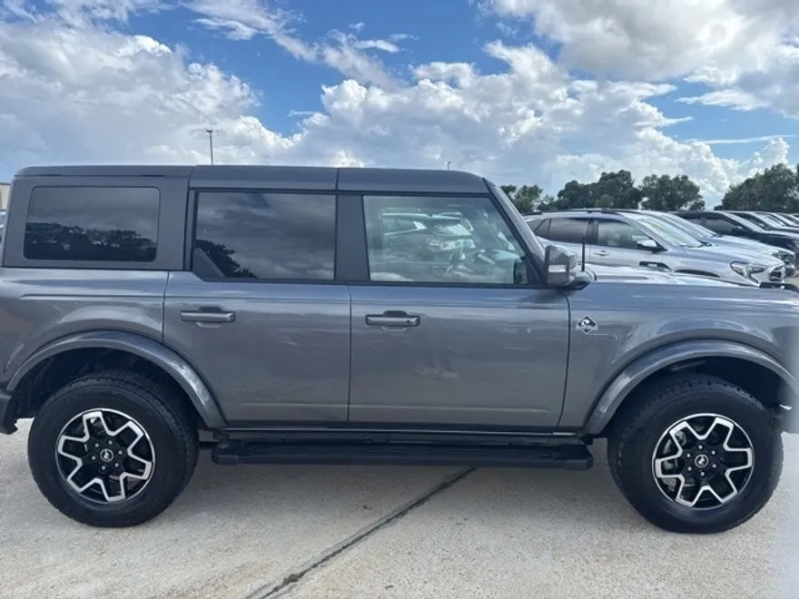 2023 Ford Bronco Outer Banks photo 1