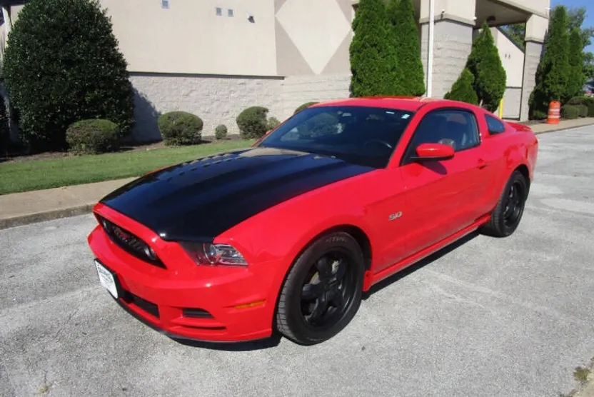 2013 Ford Mustang GT Premium photo 1