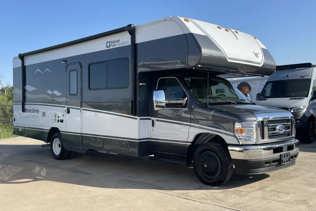 2025 Ford E-450 photo 1