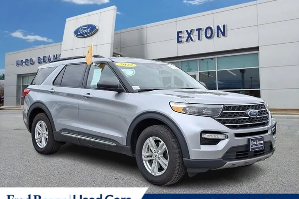 2022 Ford Explorer XLT photo 1