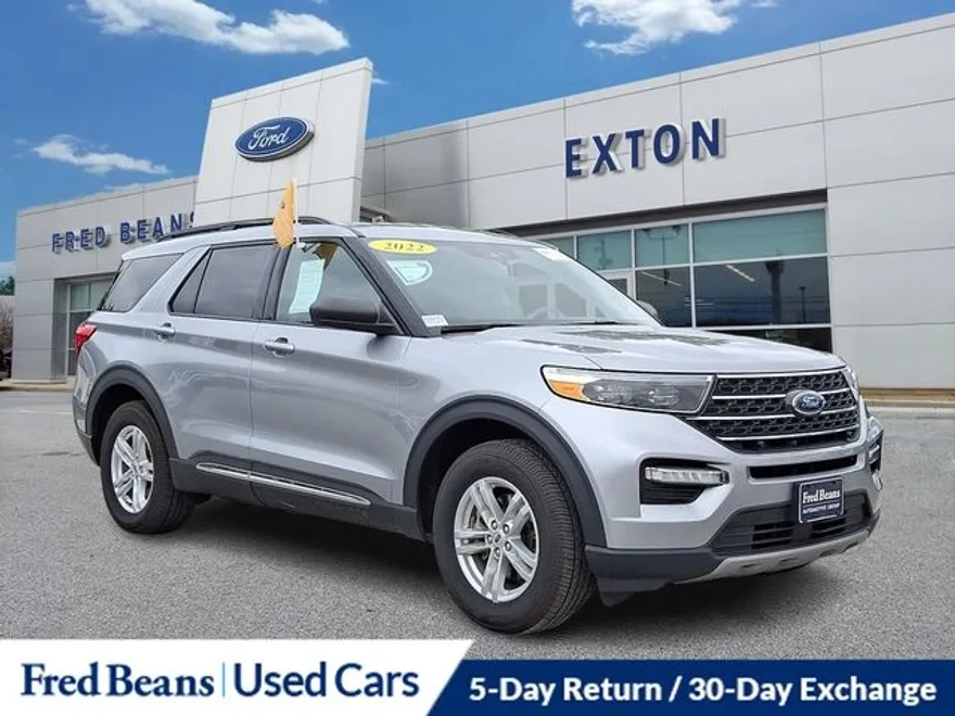2022 Ford Explorer XLT photo 1