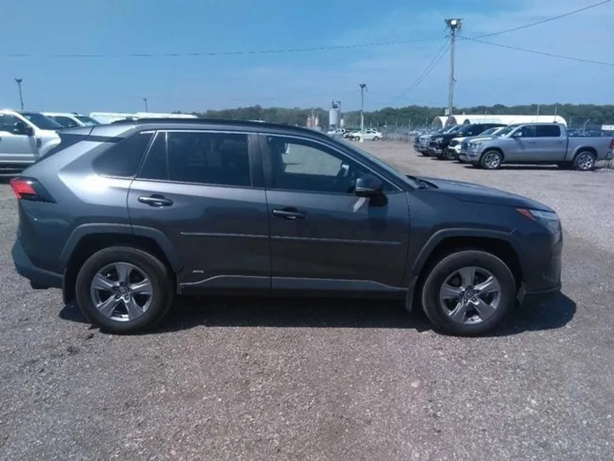 2022 Toyota RAV4 Hybrid XLE photo 1