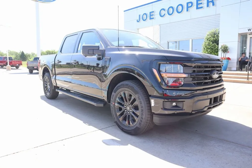 2025 Ford F-150 XLT photo 1
