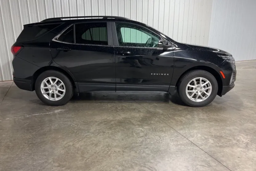 2024 Chevrolet Equinox LT photo 1