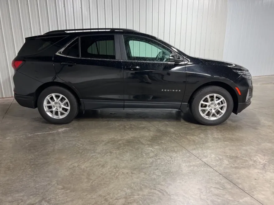 2024 Chevrolet Equinox LT photo 1