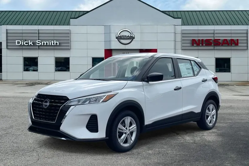 2025 Nissan Kicks Play S photo 1