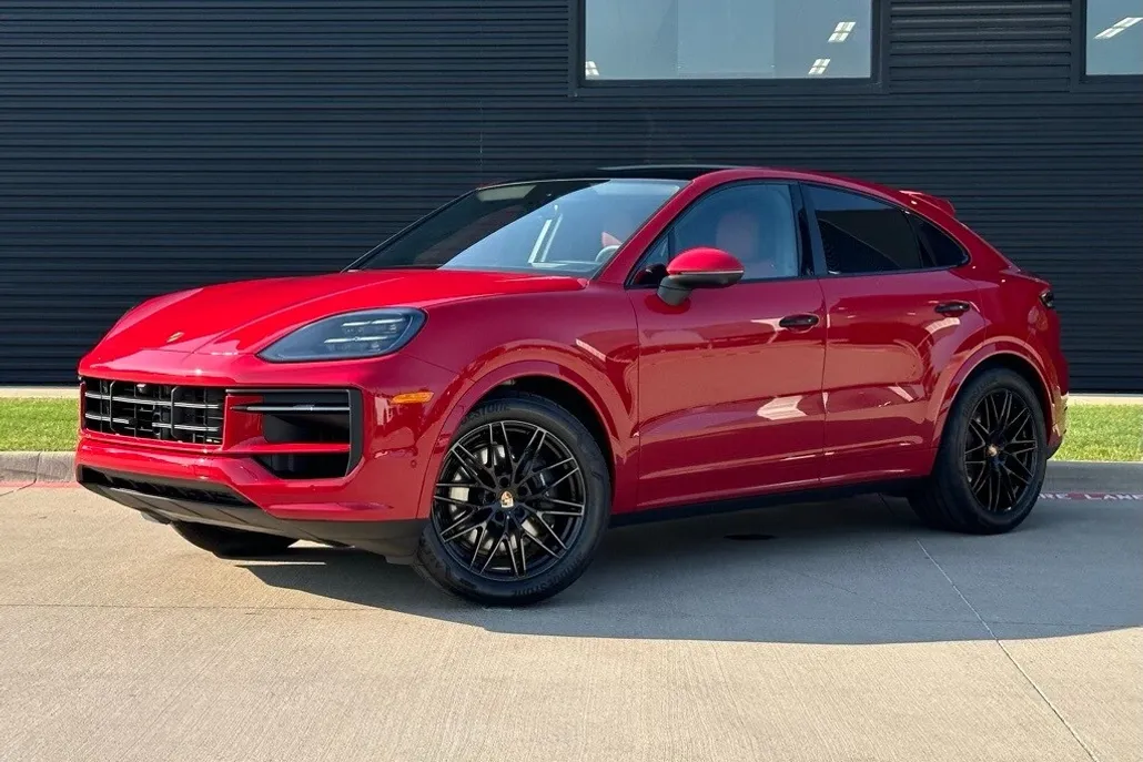 2025 Porsche Cayenne Coupe photo 1