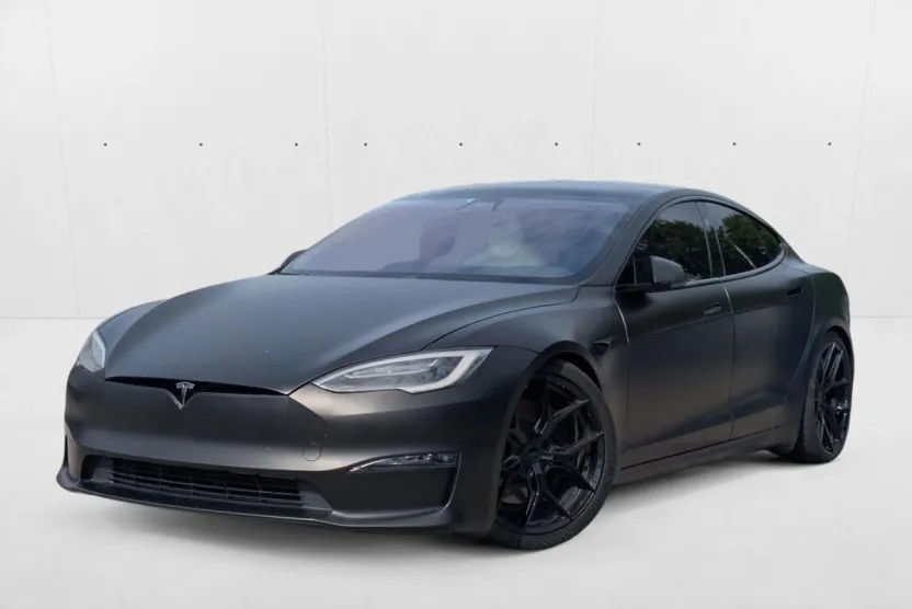 2022 Tesla Model S Plaid photo 1
