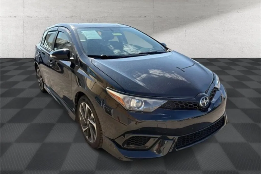 2016 Scion iM Base photo 1