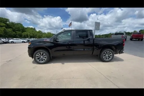 2025 Chevrolet Silverado 1500 RST photo 1