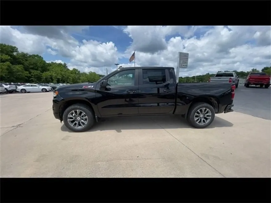 2025 Chevrolet Silverado 1500 RST photo 1