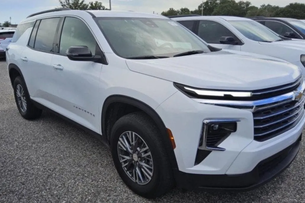 2025 Chevrolet Traverse photo 1