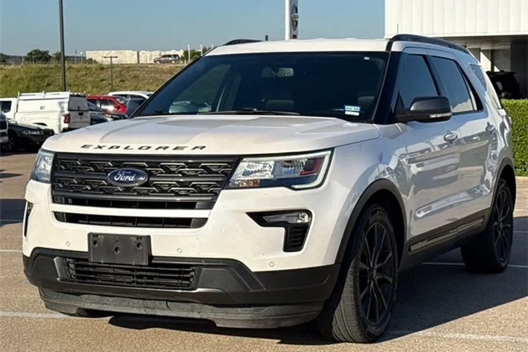 2019 Ford Explorer XLT photo 1