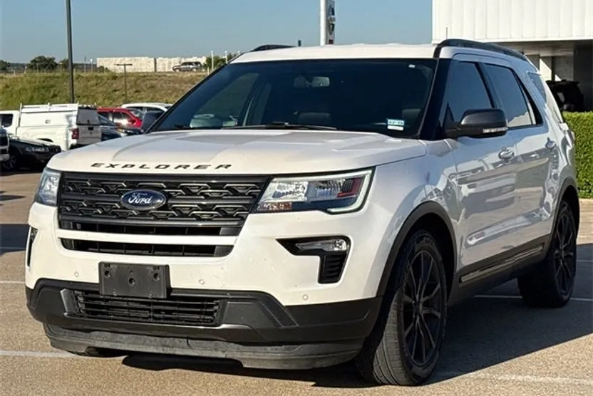 2019 Ford Explorer XLT photo 1