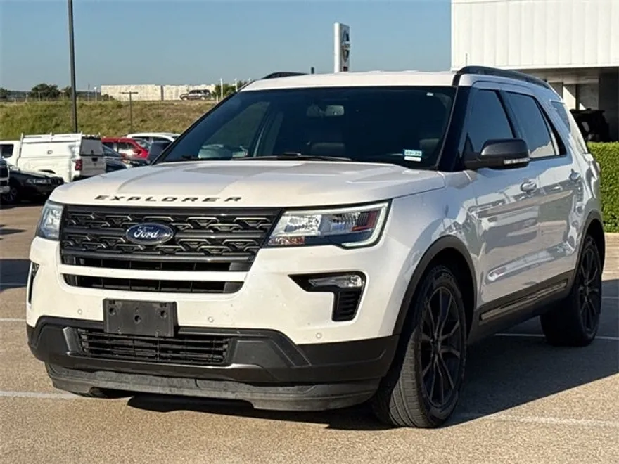 2019 Ford Explorer XLT photo 1