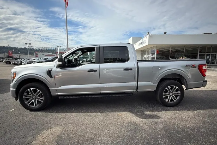 2022 Ford F-150 XL photo 1