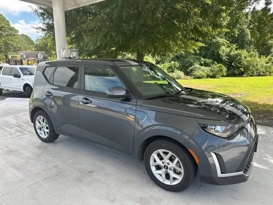 2023 Kia Soul LX photo 1