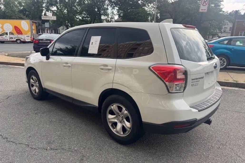 2017 Subaru Forester 2.5i photo 1