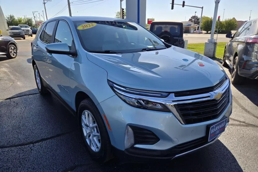2022 Chevrolet Equinox LT photo 1
