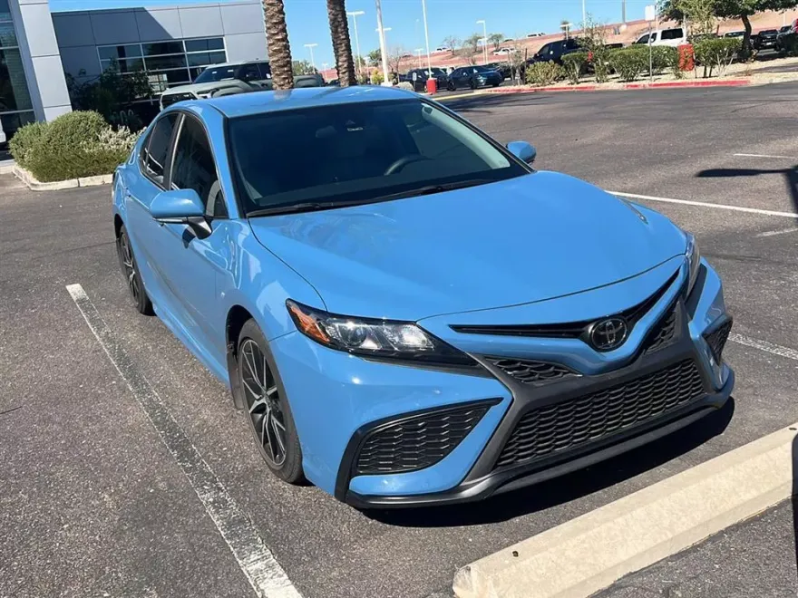 2023 Toyota Camry SE photo 1