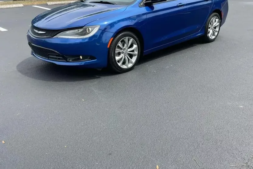 2015 Chrysler 200 photo 1