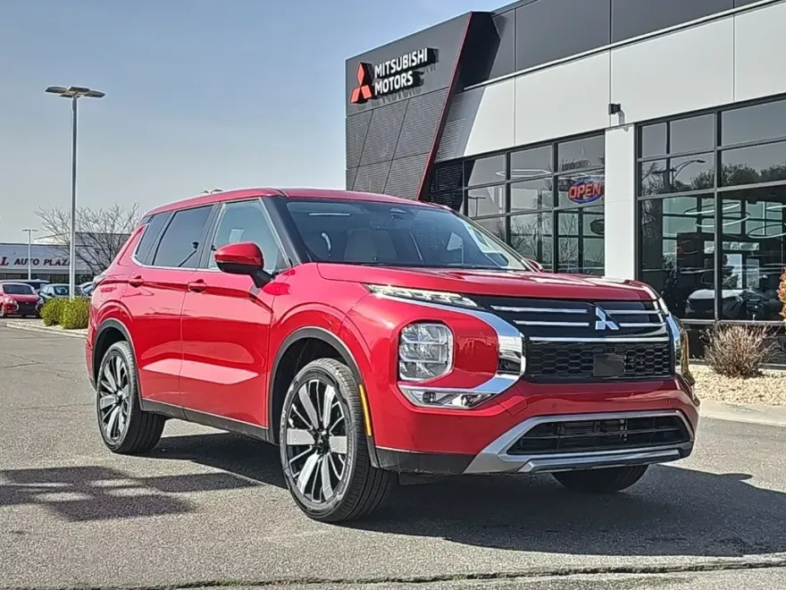 2025 Mitsubishi Outlander SE photo 1