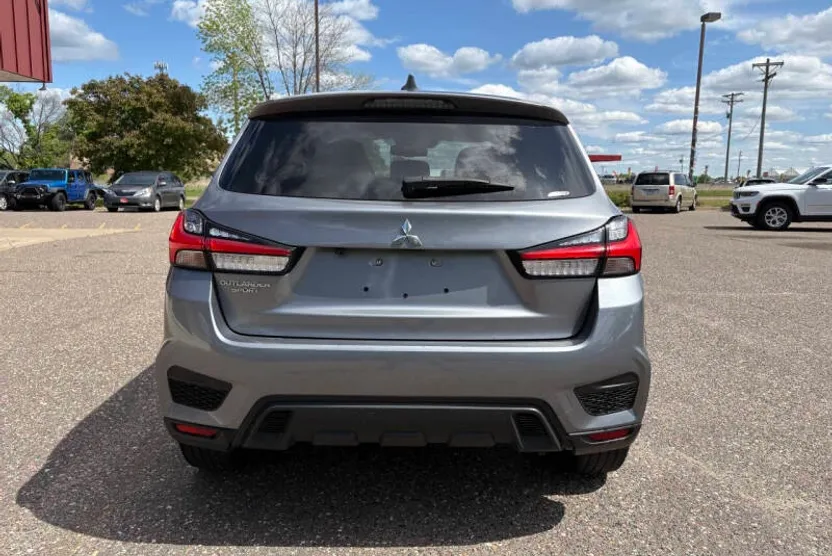 2021 Mitsubishi Outlander Sport SE photo 1