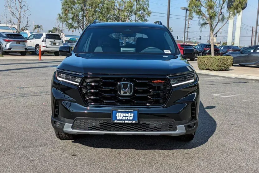 2025 Honda Pilot TrailSport photo 1