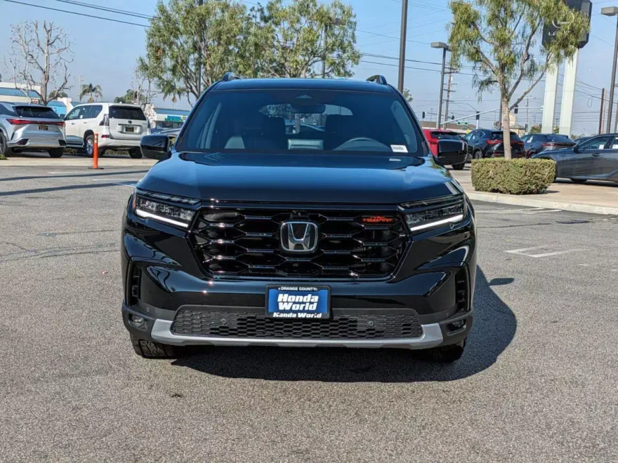 2025 Honda Pilot TrailSport photo 1