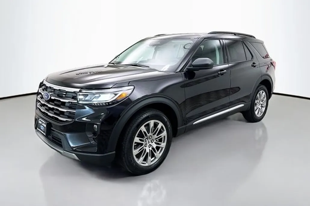 2025 Ford Explorer photo 1
