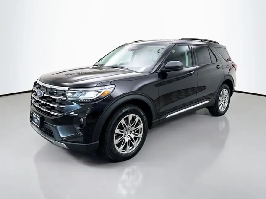2025 Ford Explorer photo 1