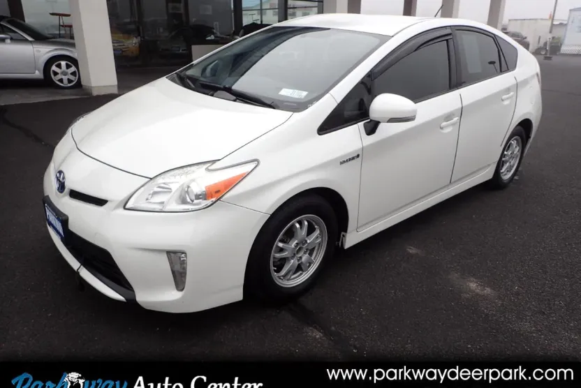 2015 Toyota Prius Four photo 1