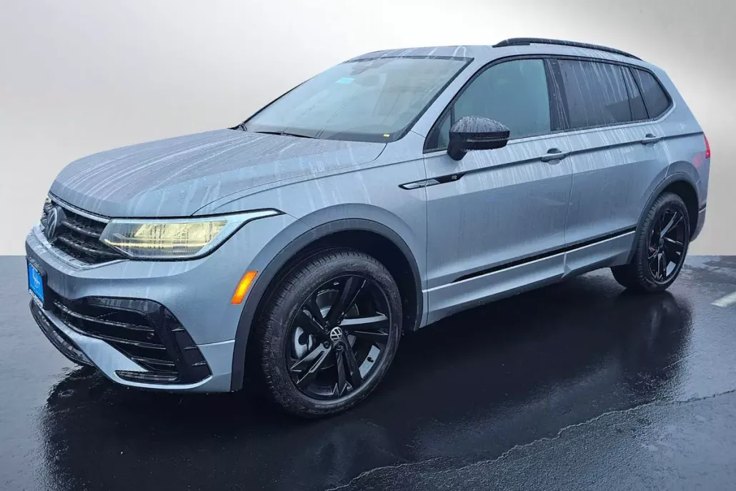 2024 Volkswagen Tiguan SE R-Line photo 1
