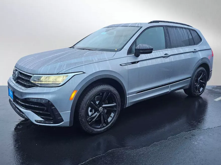 2024 Volkswagen Tiguan SE R-Line photo 1