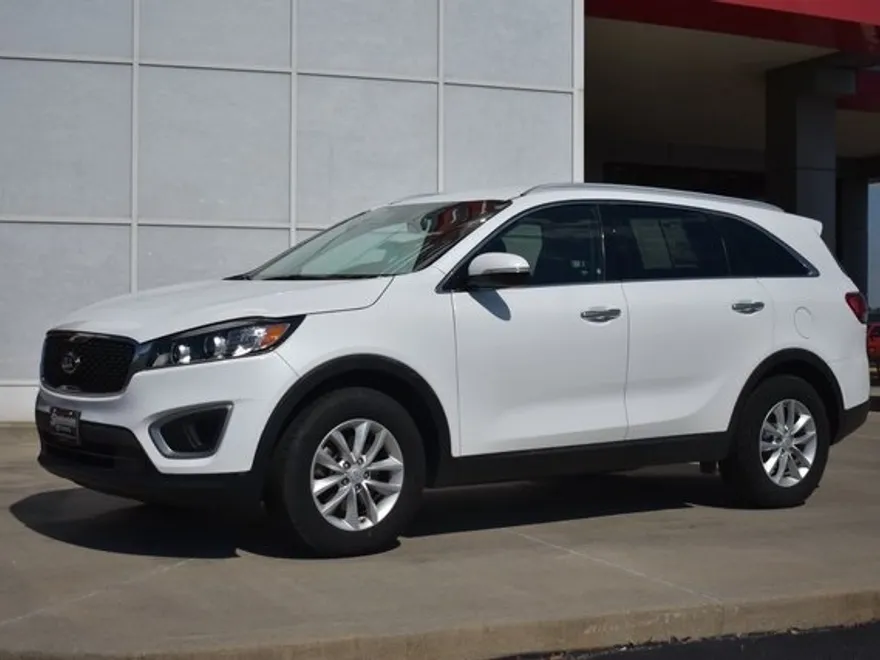 2017 Kia Sorento LX photo 1