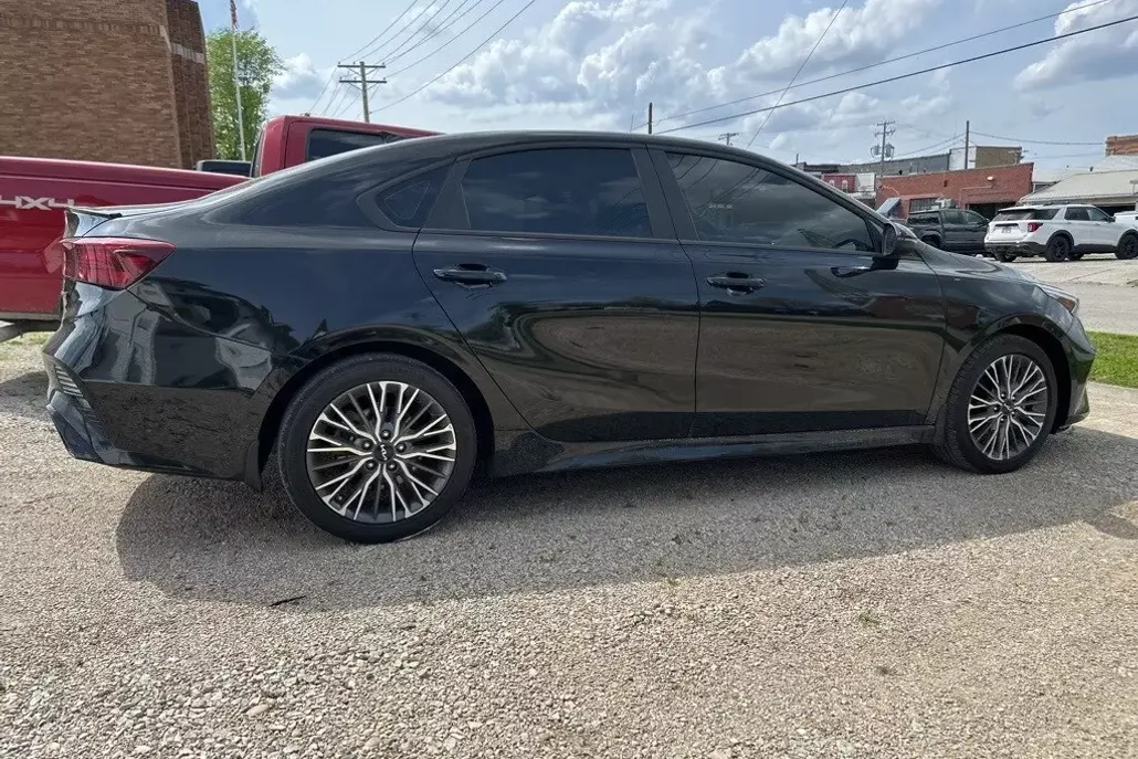 2023 Kia Forte GT-Line photo 1