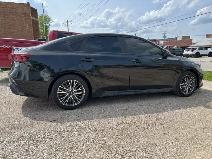 2023 Kia Forte GT-Line photo 1