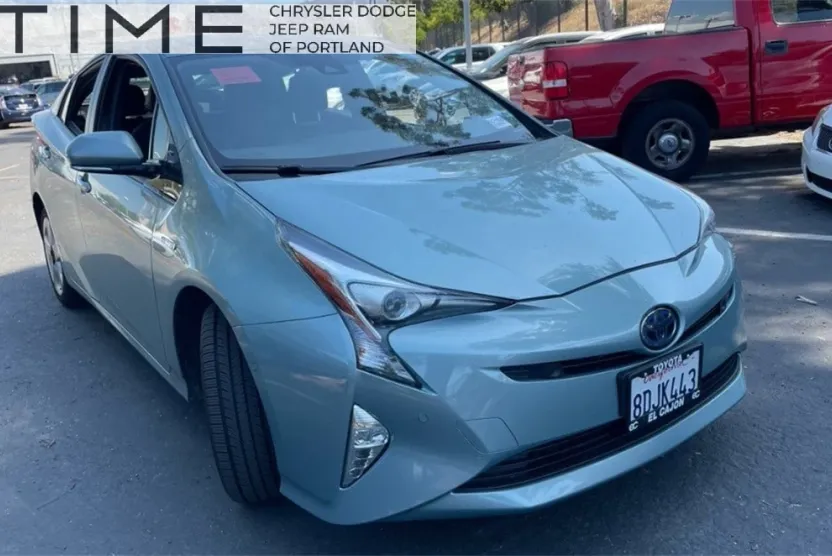 2018 Toyota Prius Three Touring photo 1