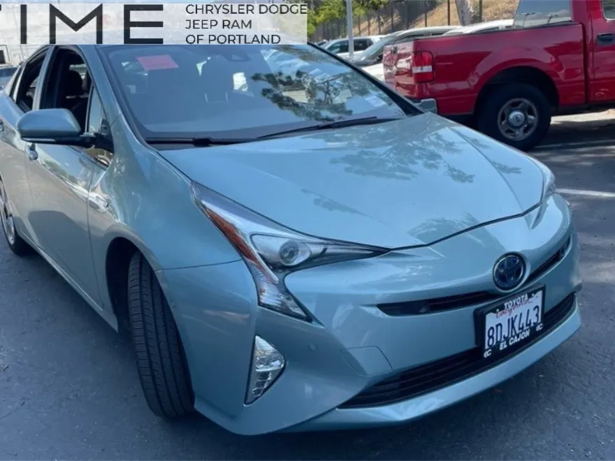 2018 Toyota Prius Three Touring photo 1
