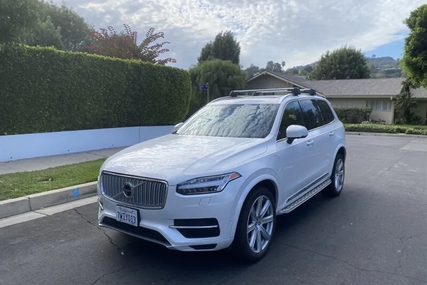 2017 Volvo XC90 T8 Inscription photo 1