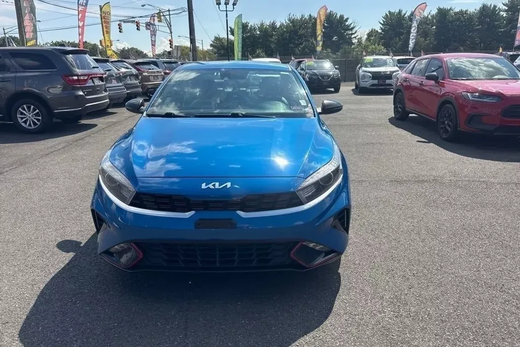 2023 Kia Forte GT-Line photo 1