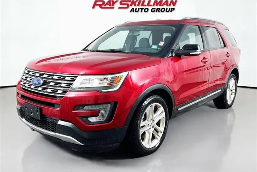 2017 Ford Explorer XLT photo 1