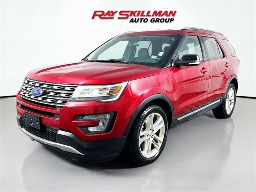 2017 Ford Explorer XLT photo 1