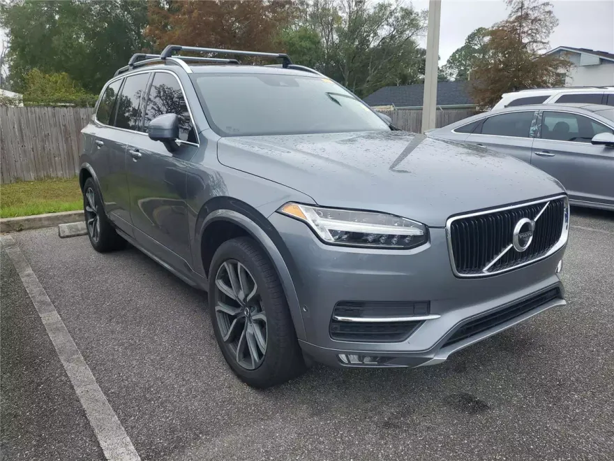 2016 Volvo XC90 T6 Momentum photo 1