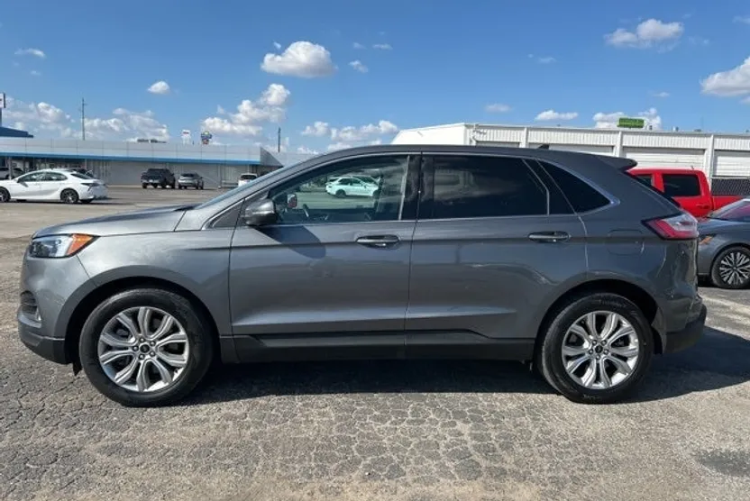2024 Ford Edge Titanium photo 1