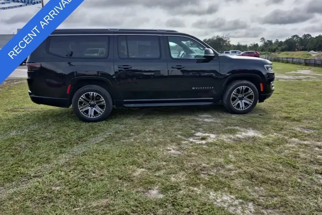 2024 Jeep Wagoneer L Series II photo 1